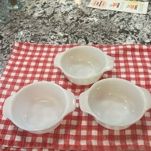 3 Vintage Anchor Hocking Individual Casserole Dishes in Excellent Condition.